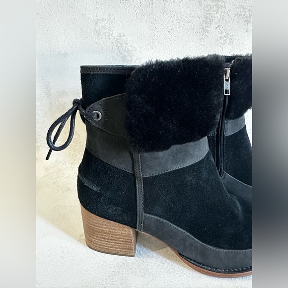 Ugg Women’s Kirke Stacked Heel Booties Black - Picture 9 of 13